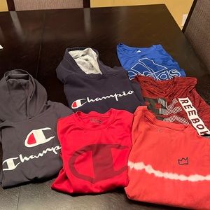 Boys T-shirt/Sweatshirt Lot size small